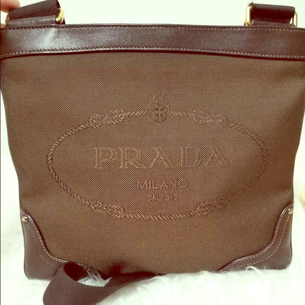 Prada Sling Bag 💯% Authentic